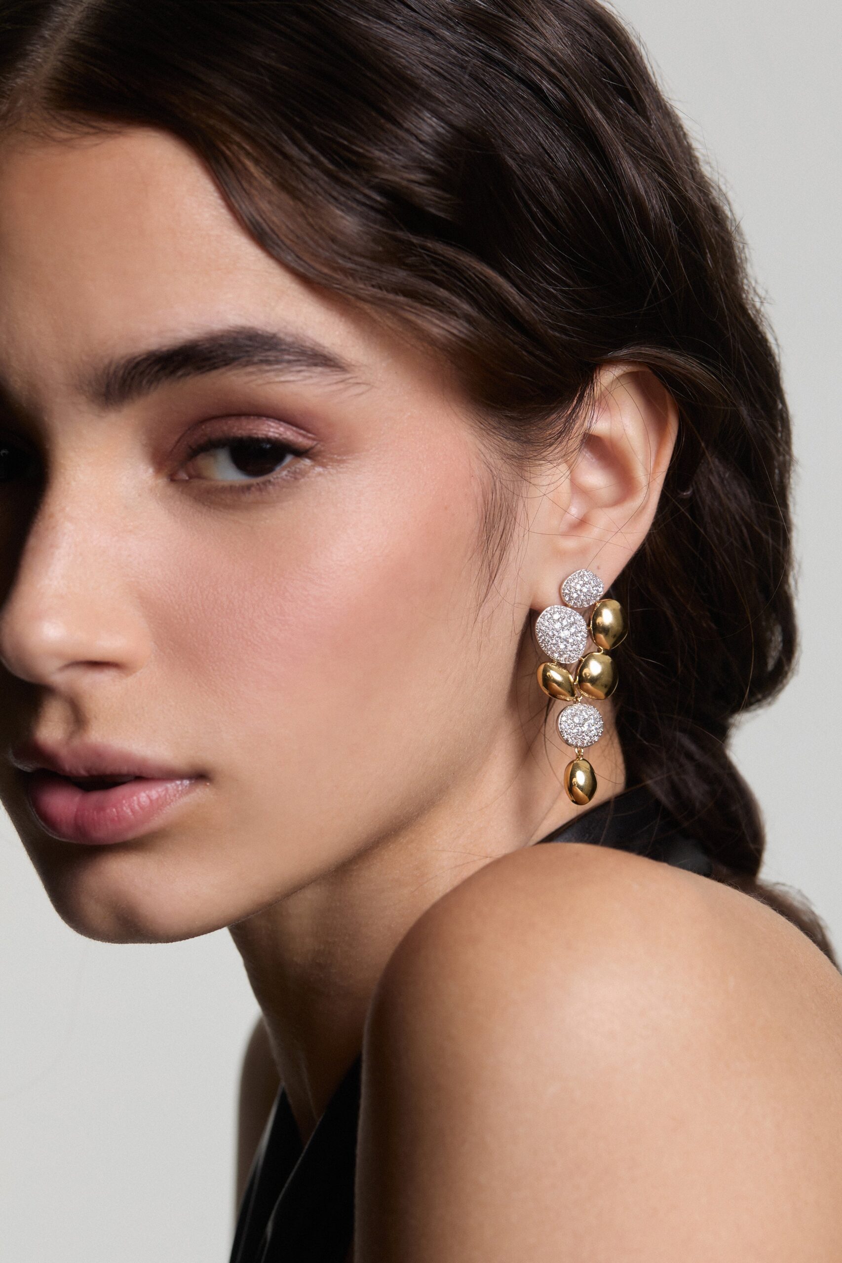 PEBBLES LARGE DROP EARRINGS - Image 2
